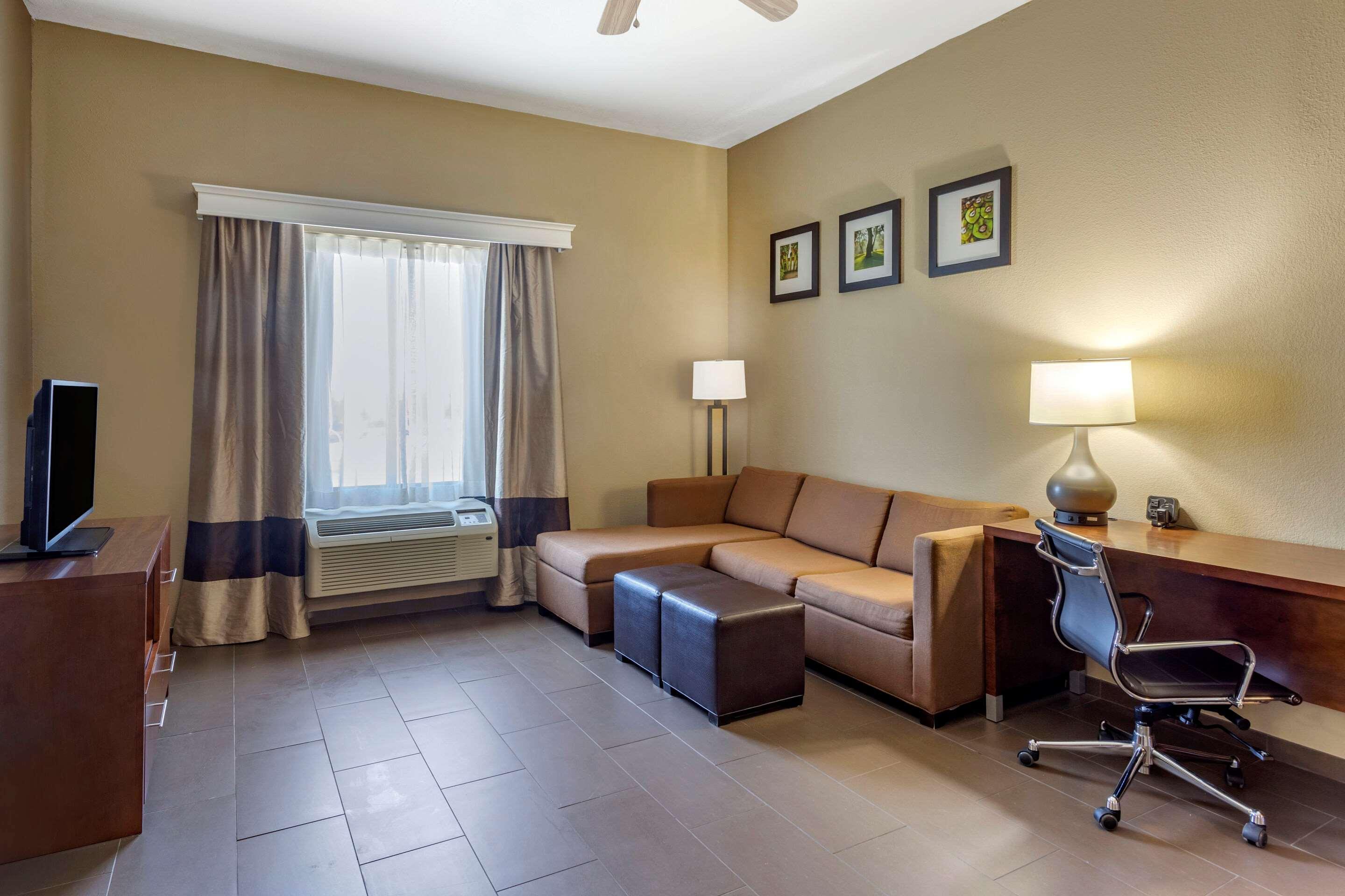 Comfort Suites Batesville Exterior photo