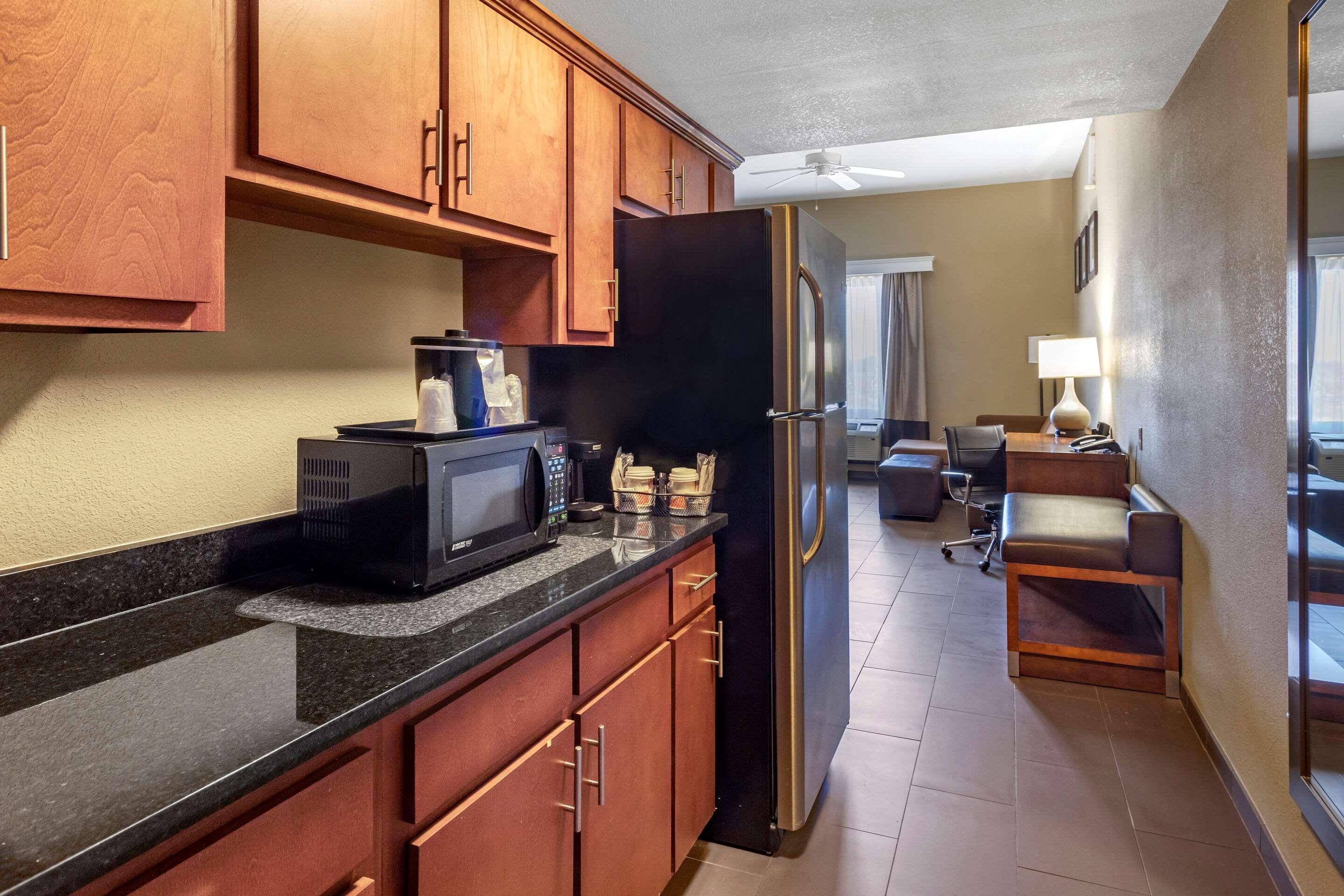 Comfort Suites Batesville Exterior photo