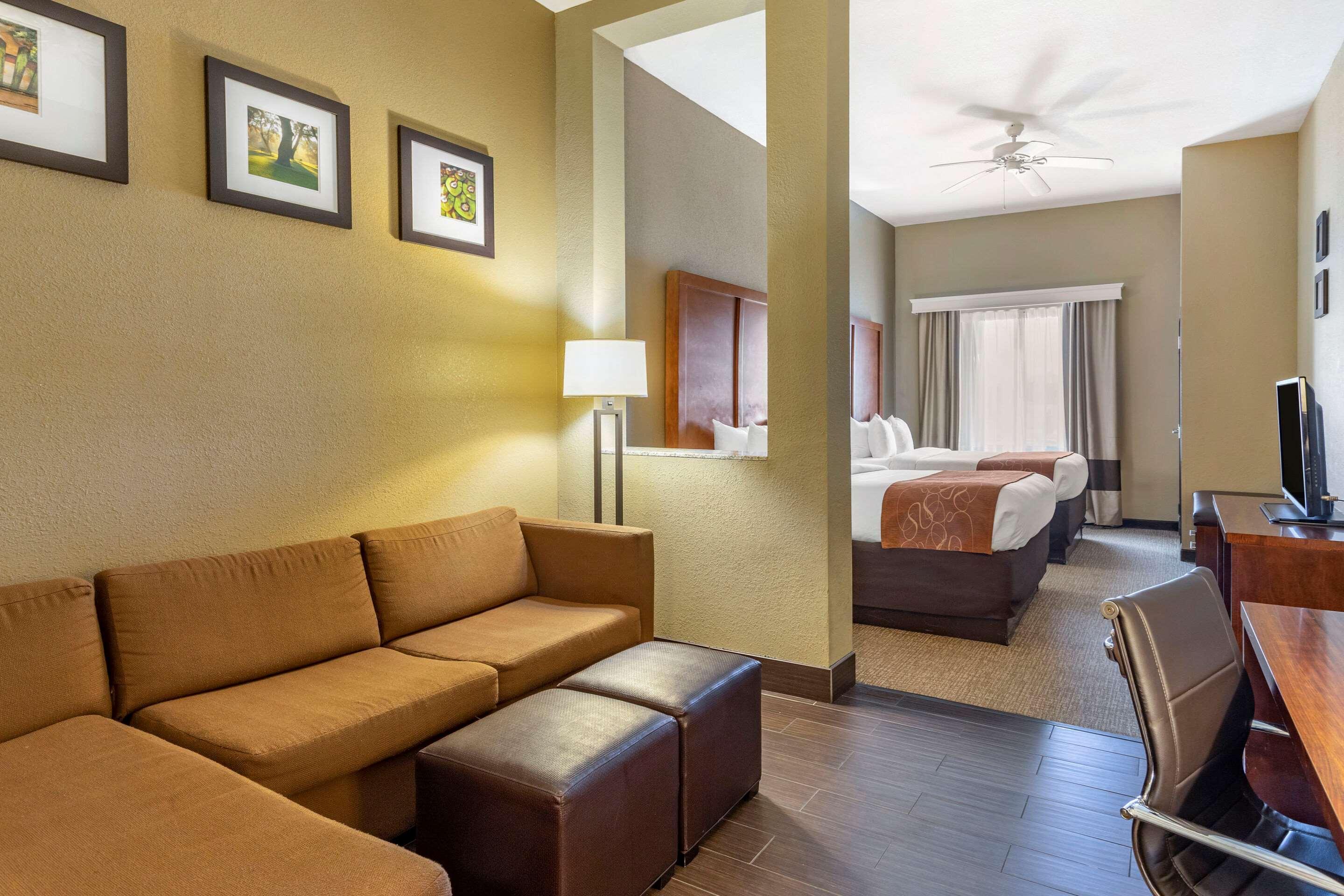 Comfort Suites Batesville Exterior photo
