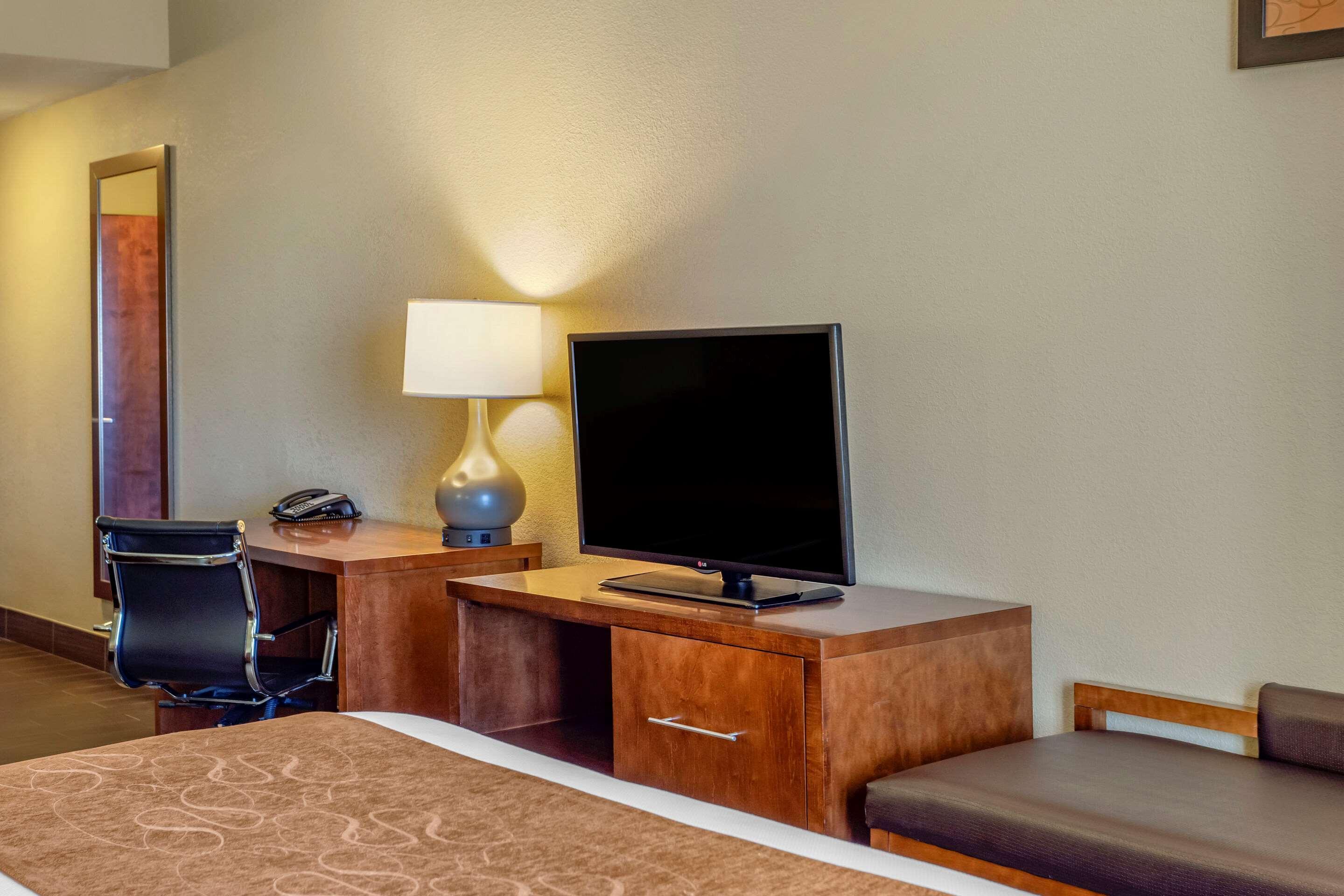 Comfort Suites Batesville Exterior photo