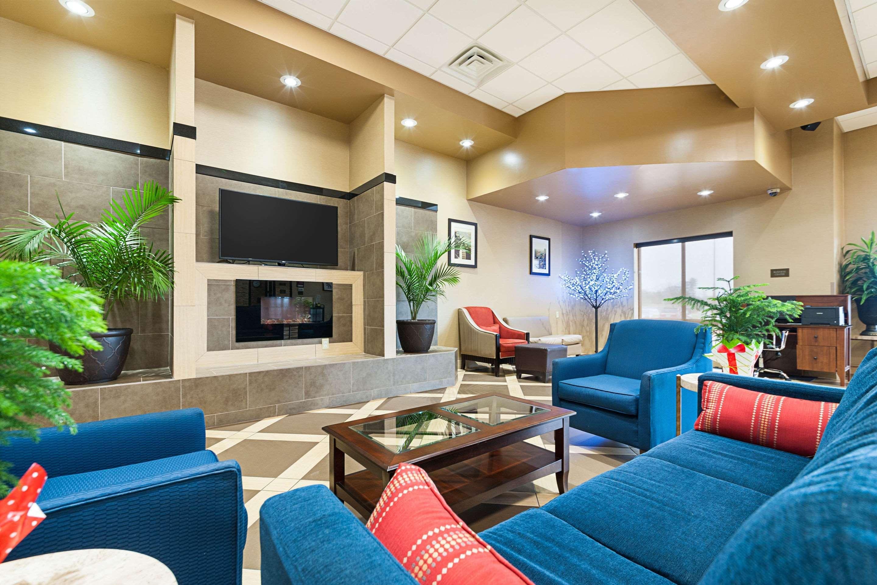 Comfort Suites Batesville Exterior photo