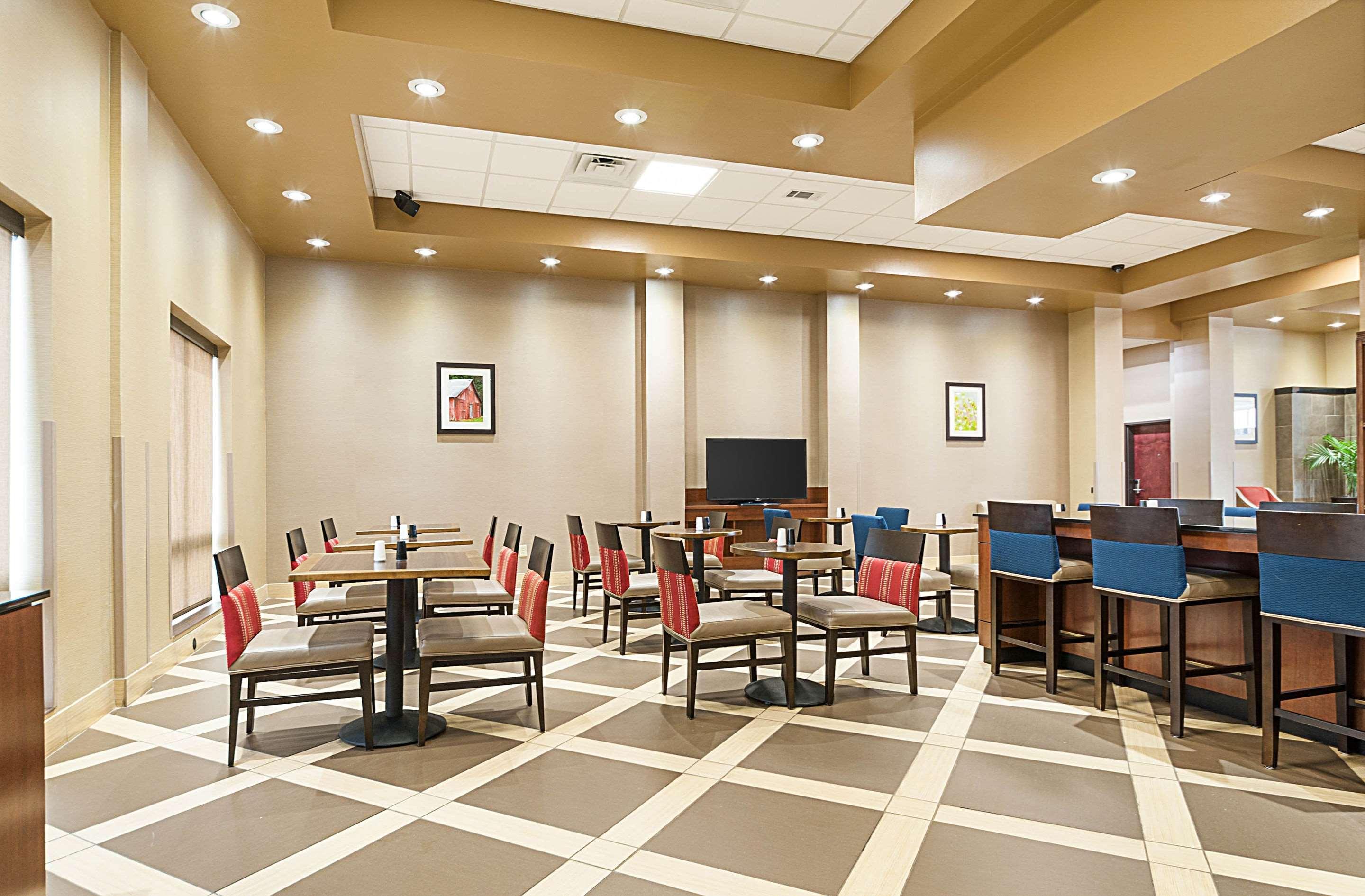 Comfort Suites Batesville Exterior photo