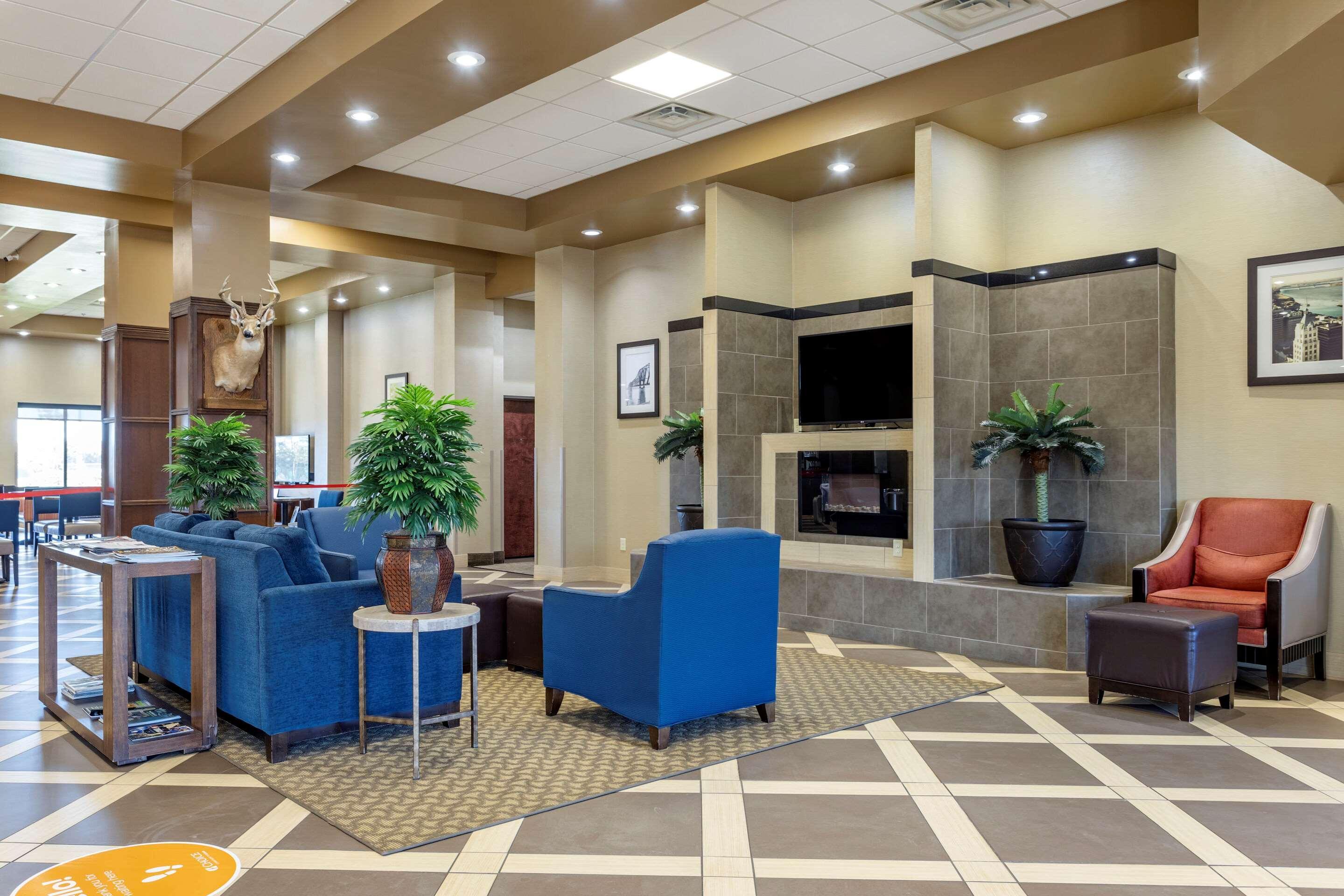 Comfort Suites Batesville Exterior photo