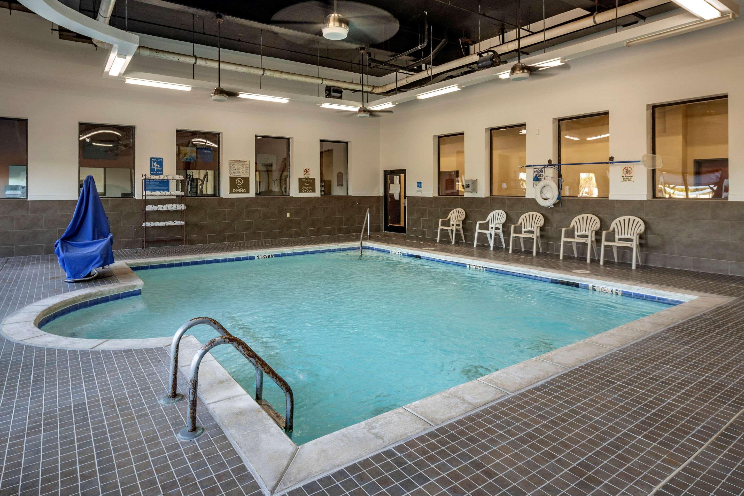 Comfort Suites Batesville Exterior photo