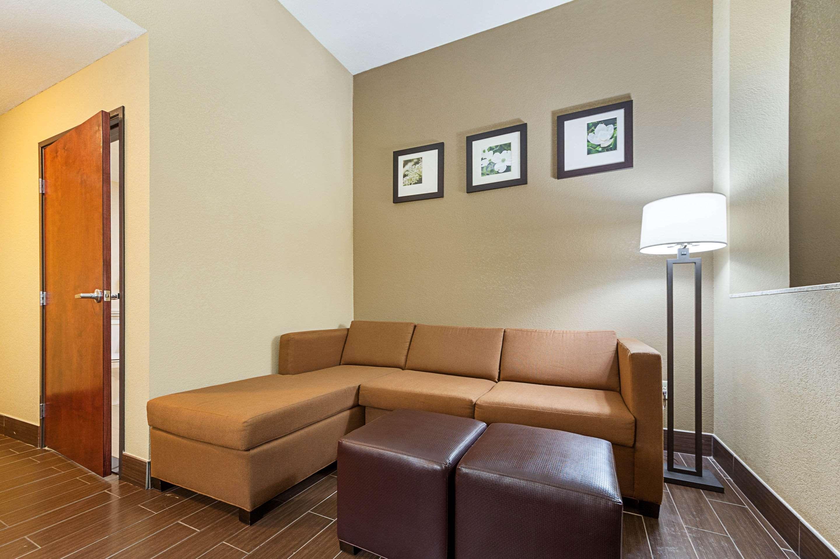 Comfort Suites Batesville Exterior photo