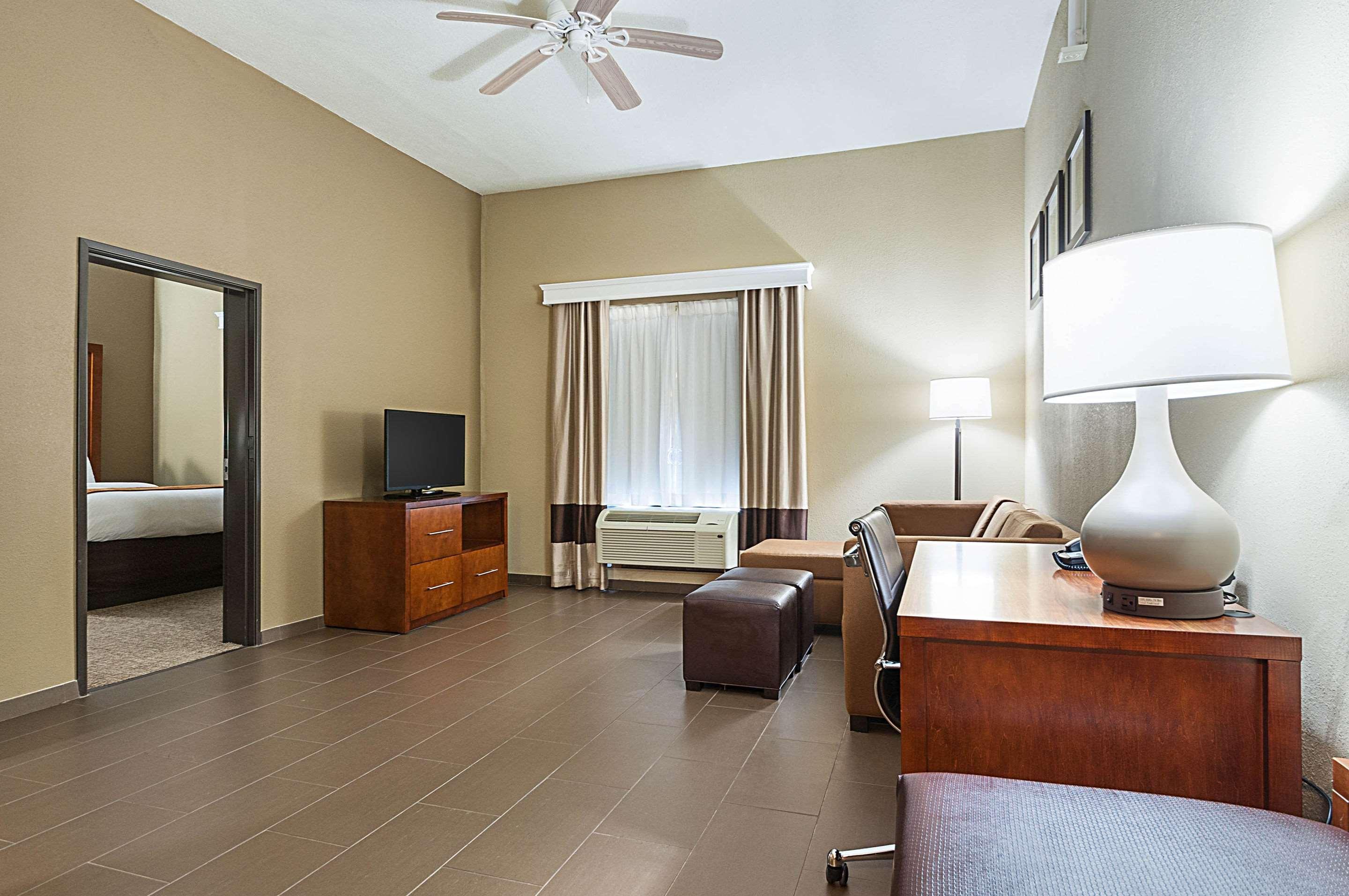 Comfort Suites Batesville Exterior photo