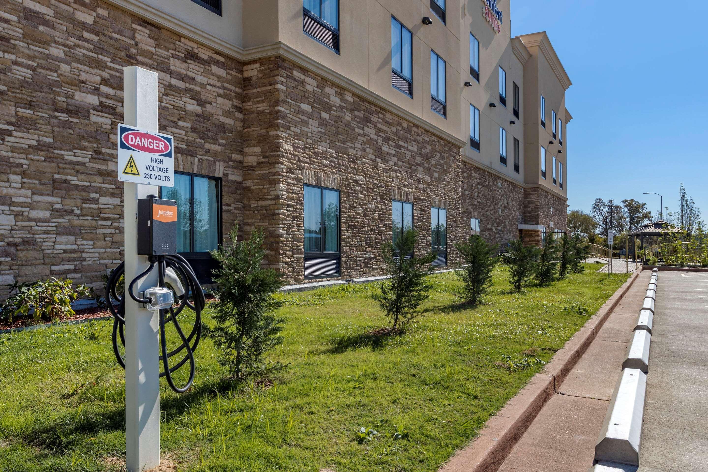 Comfort Suites Batesville Exterior photo
